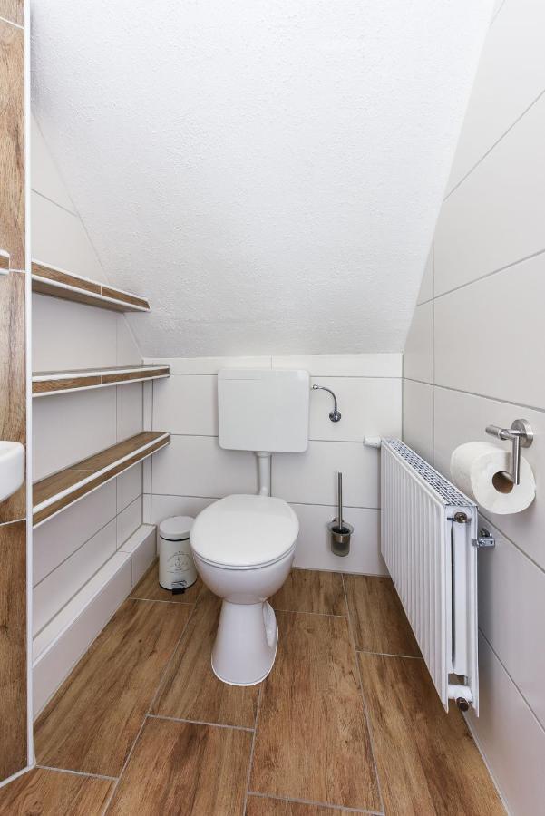 Friesenmeer Ferienwohnung Vier เบนซาซิเออ ภายนอก รูปภาพ